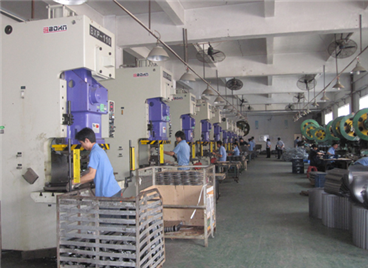 車間設(shè)備-高精氣動沖壓機(jī)